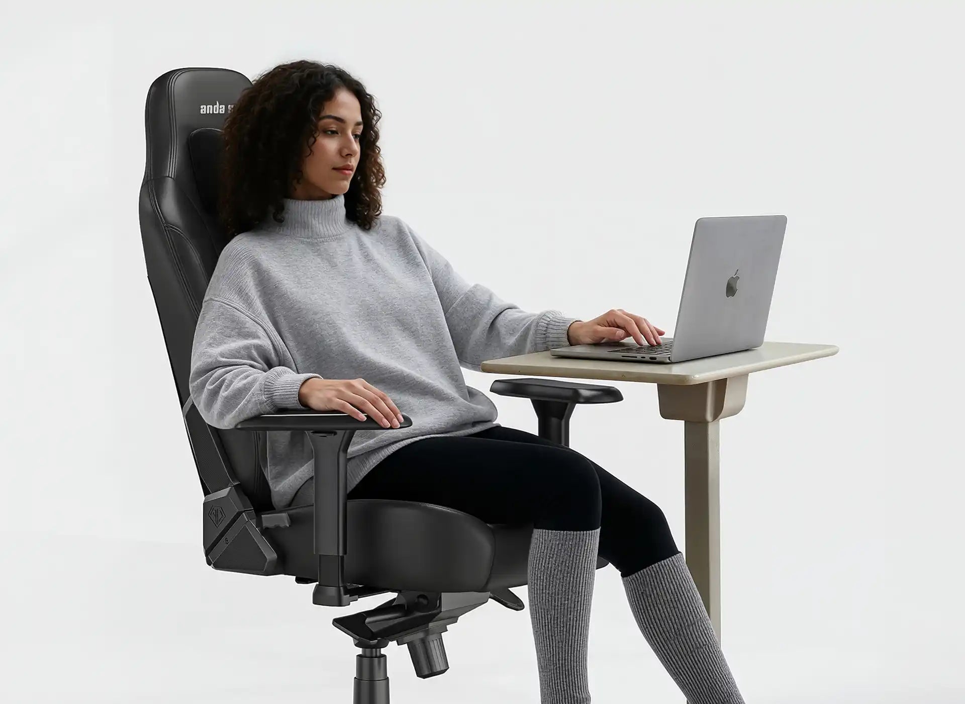 3d-360°-rotating-armrests-scene